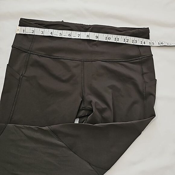 Lululemon cropped leggings size 8 - Picture 4 of 10